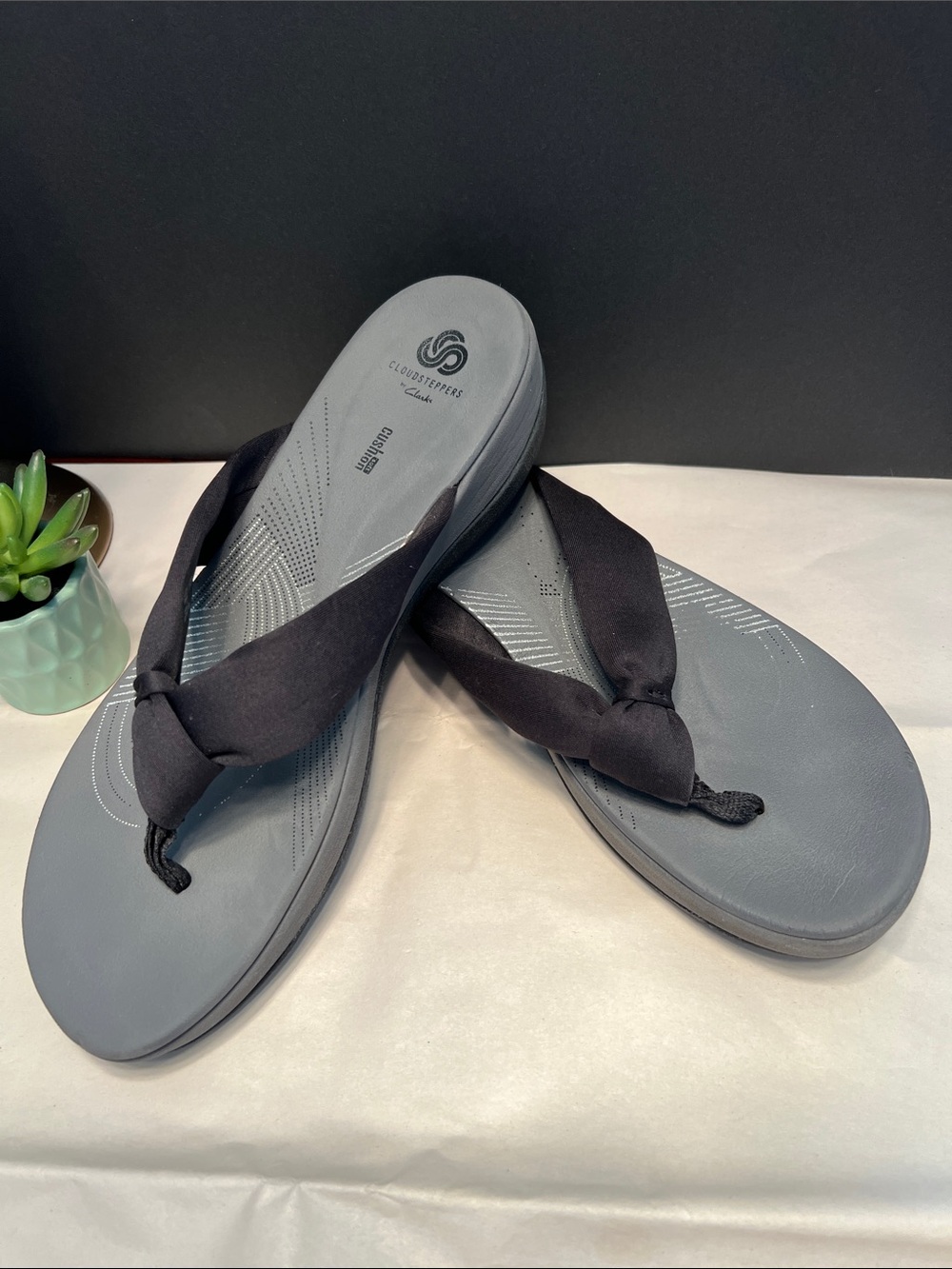 Clarks Black Cloudsteppers Knotted Fabric Thong Sandals